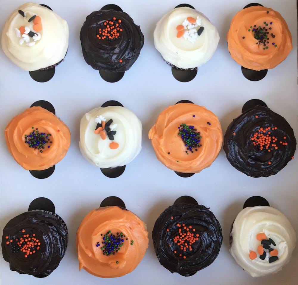 a bunch of orange and chocolate mini halloween cupcakes