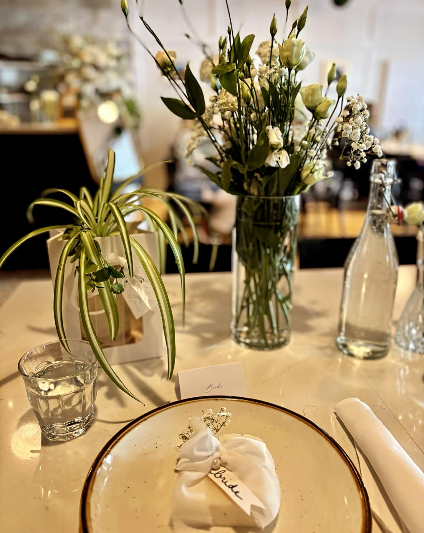 Table details with flowers
