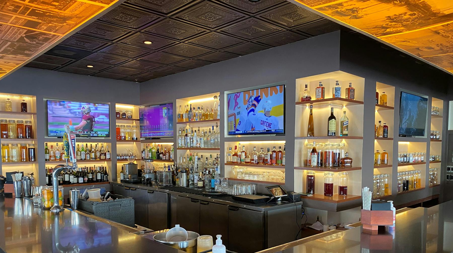 Napkins Bar and Grill American restaurant in Napa, CA