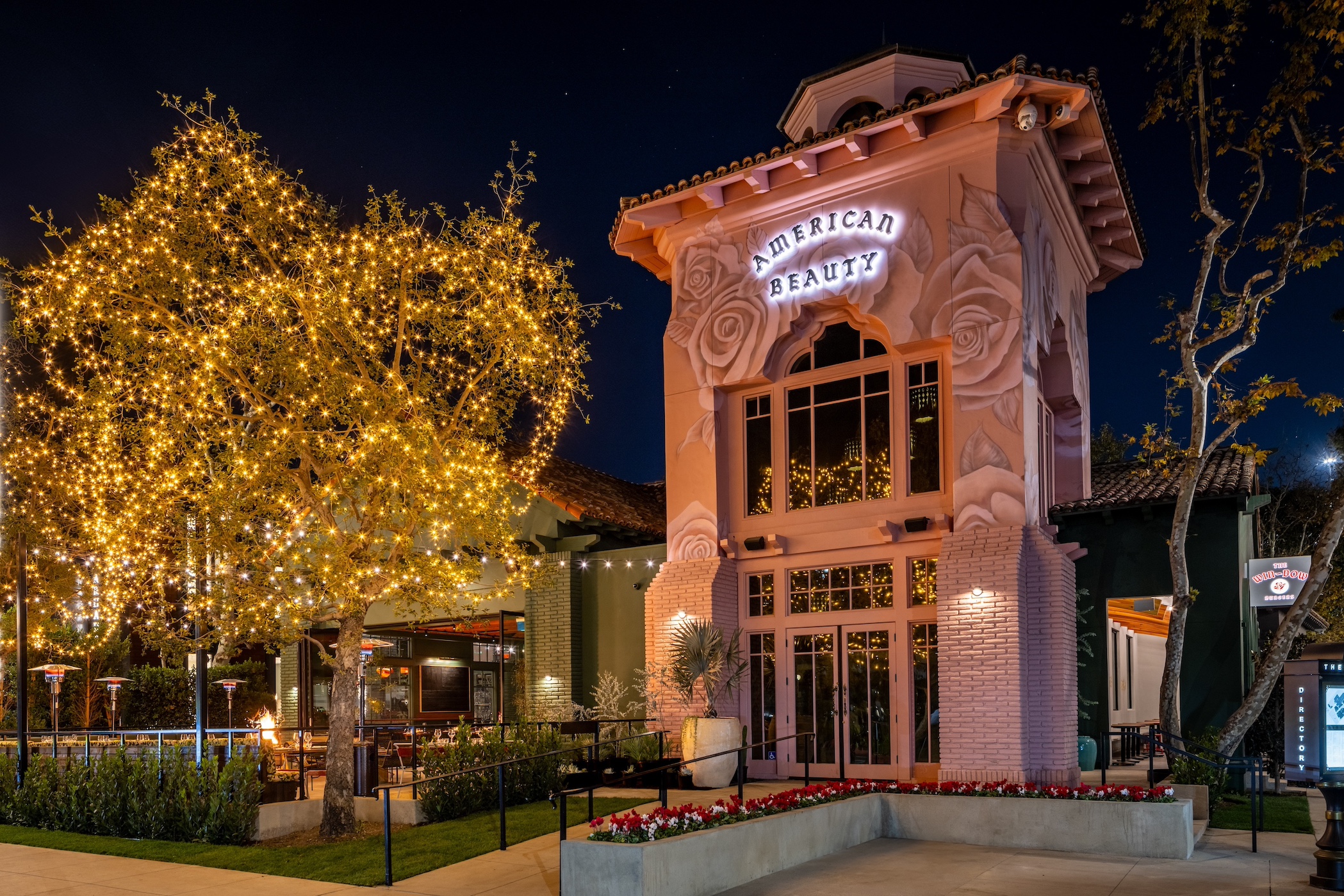 the exterior of a restaurant