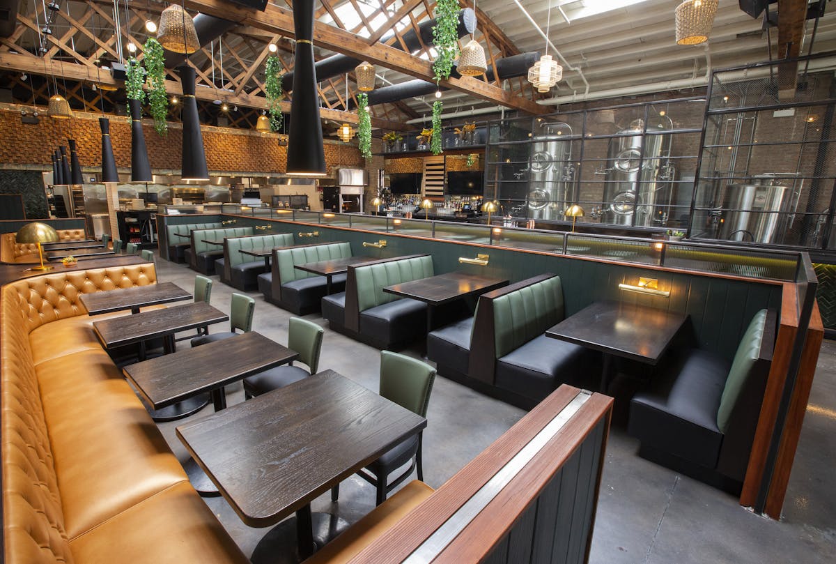 5 Impressive Lunch Spot Ideas for Your Business Meetings 2 The Perch Kitchen and Tap in Chicago, IL offers locally sourced food.