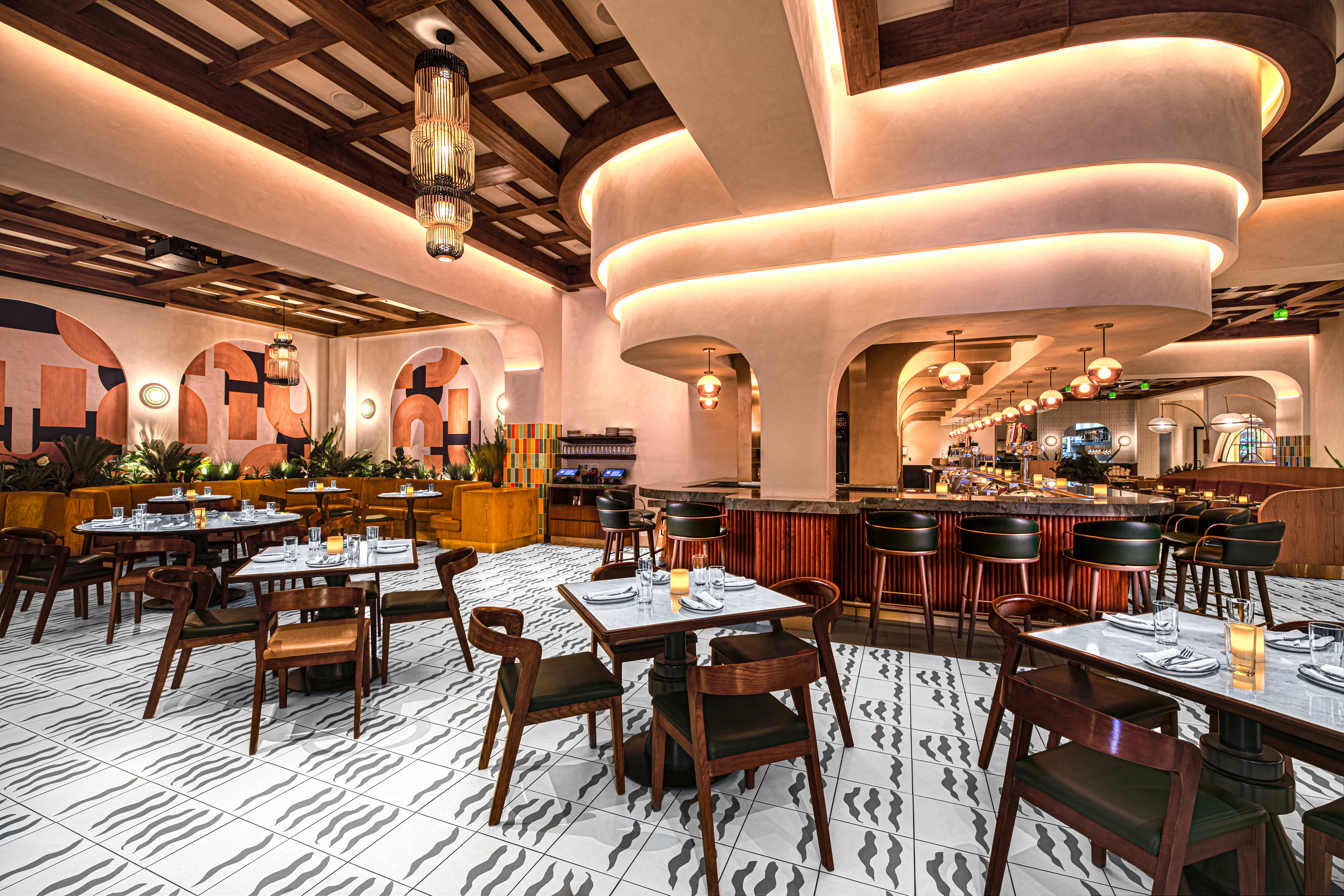 The main dining room and bar at Sugarcane Las Vegas