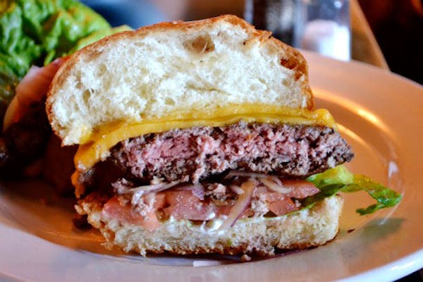 Los Angeles: The Six Makes a Burger That is Nearly a Ten