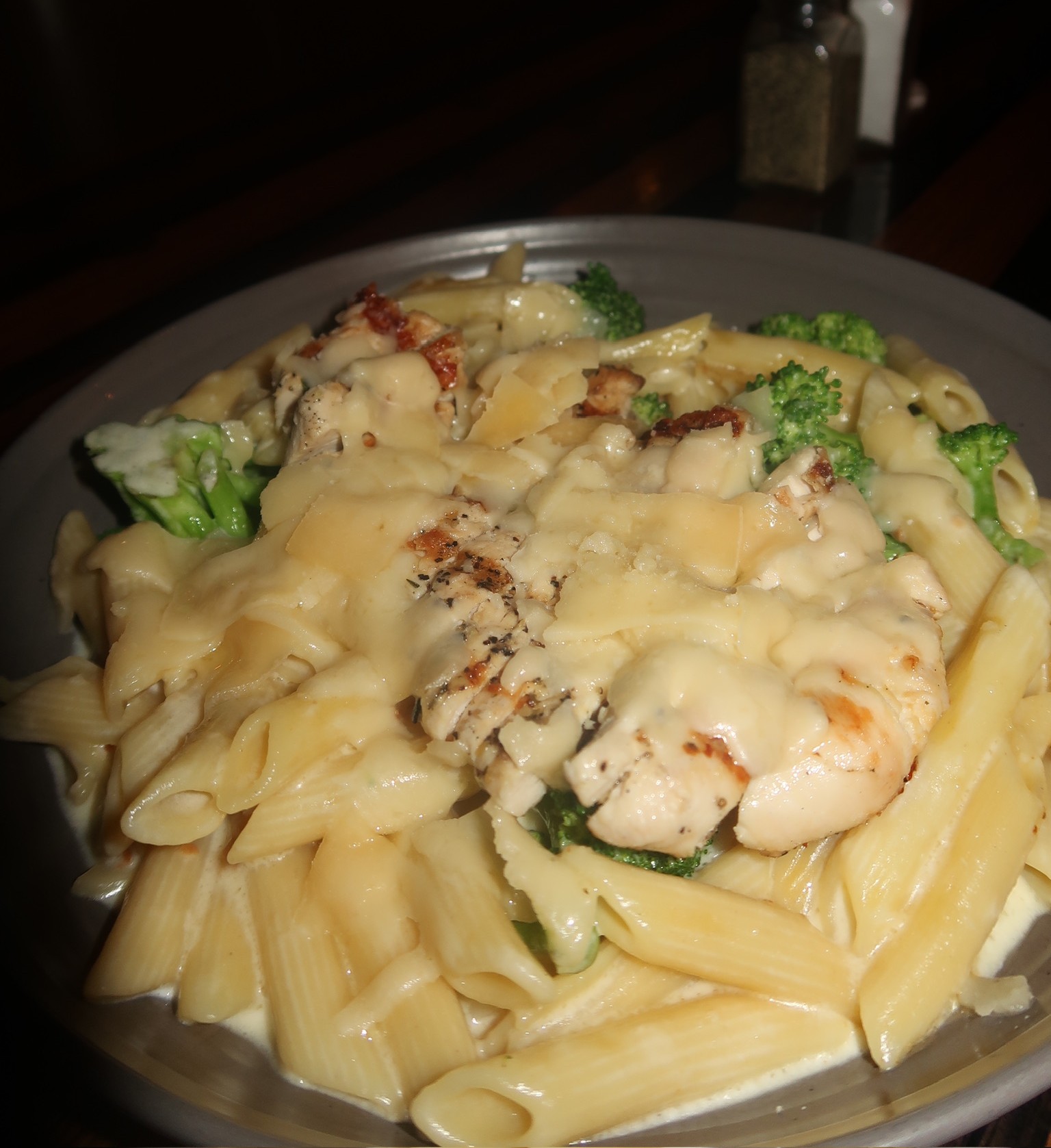 a plate of pasta with chicken and broccoli
