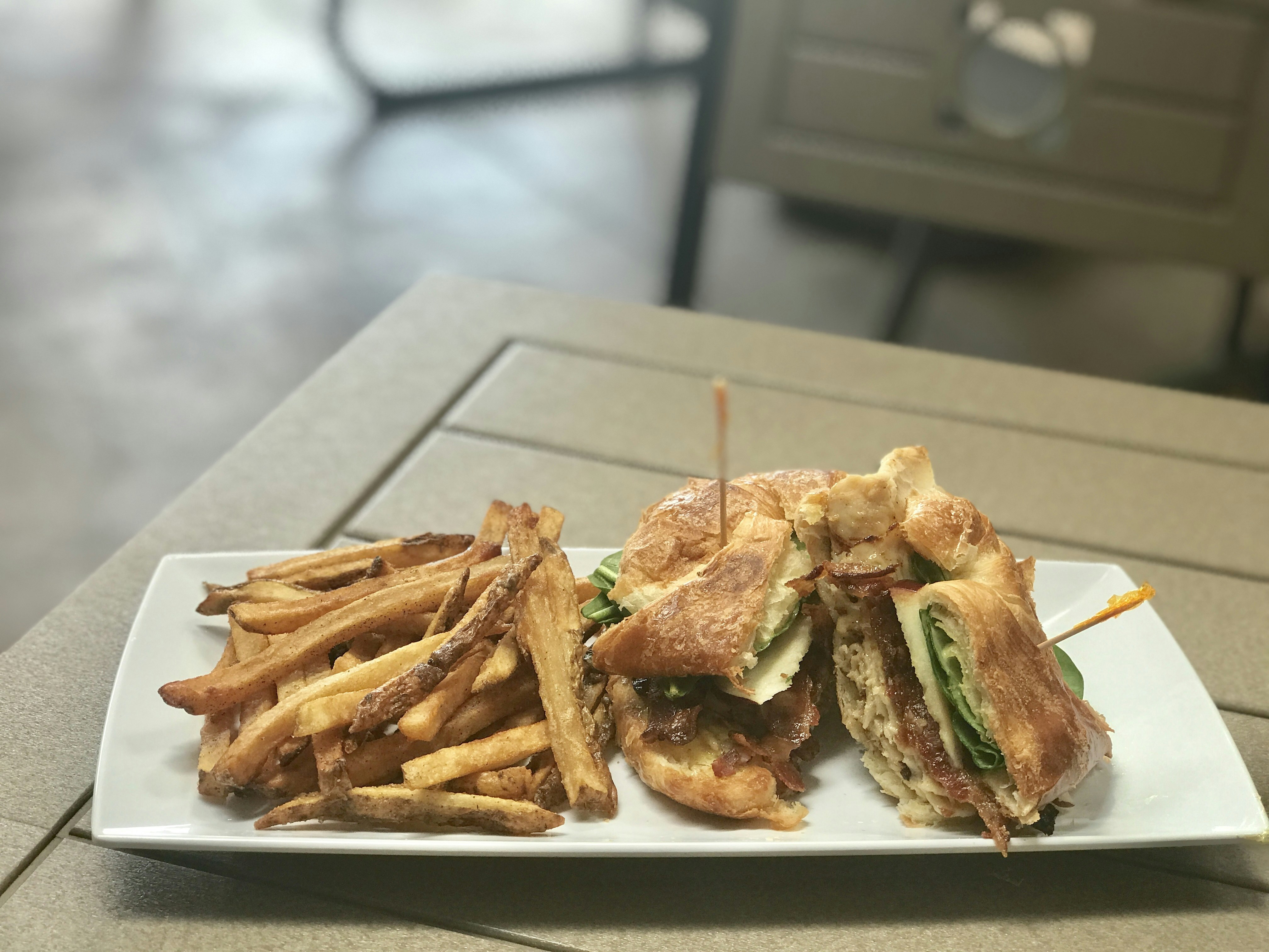 Cleats Bar & Grill East