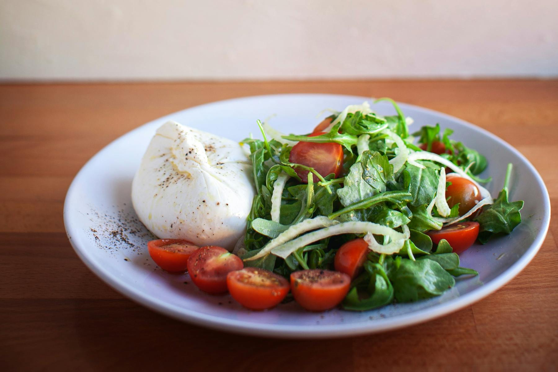 poached eggs with salad