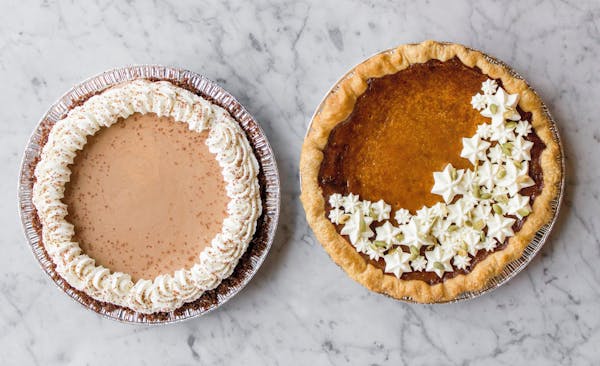Thanksgiving pies for sale at Chicago neighborhood restaurant and bar