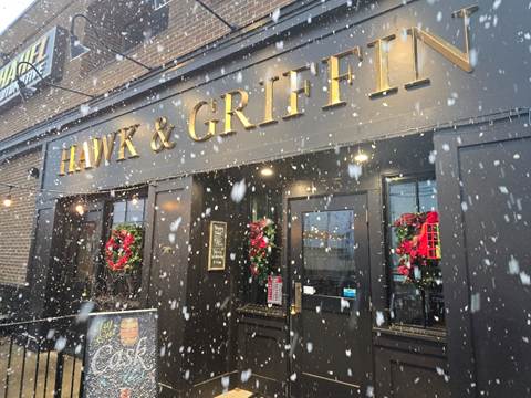 A building with a sign on it

AI-generated content may be incorrect.