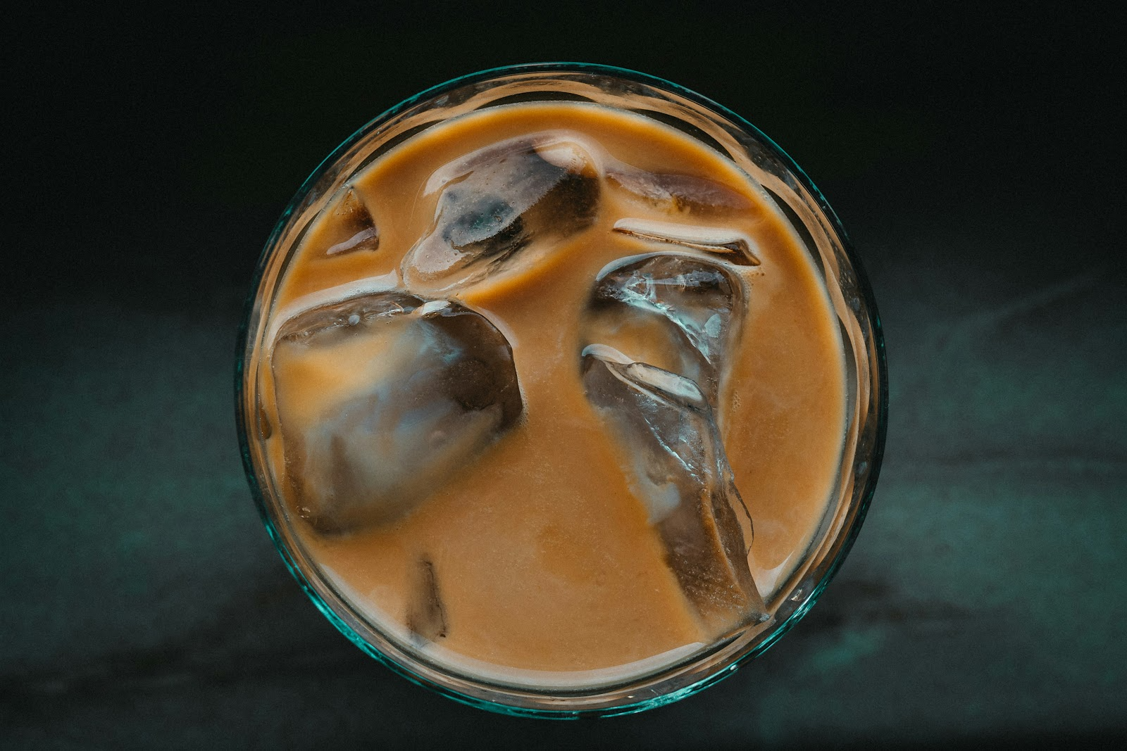 Daiquiri glass with spiced rum and nutmeg