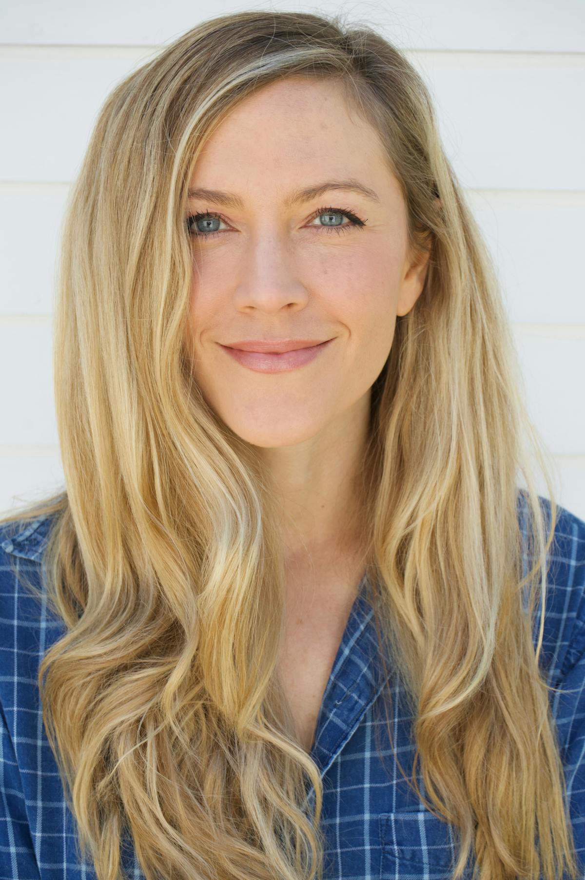 a close up of a woman