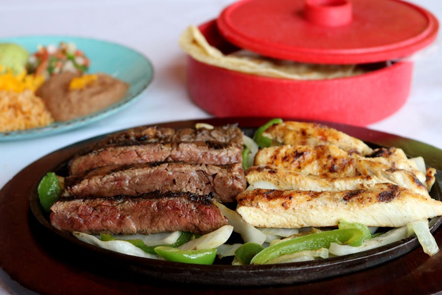 98457Chicken And Beef Fajitas ?w=1200&fit=crop&auto=compress,format&h=600