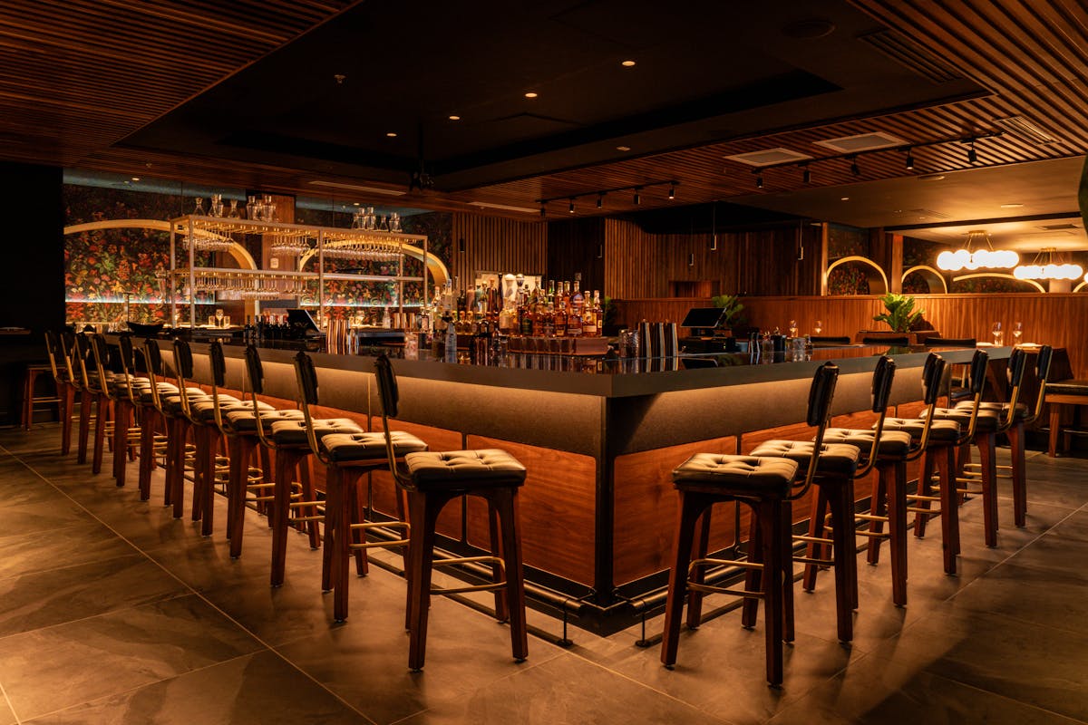Center bar in Harper's Steakhouse
