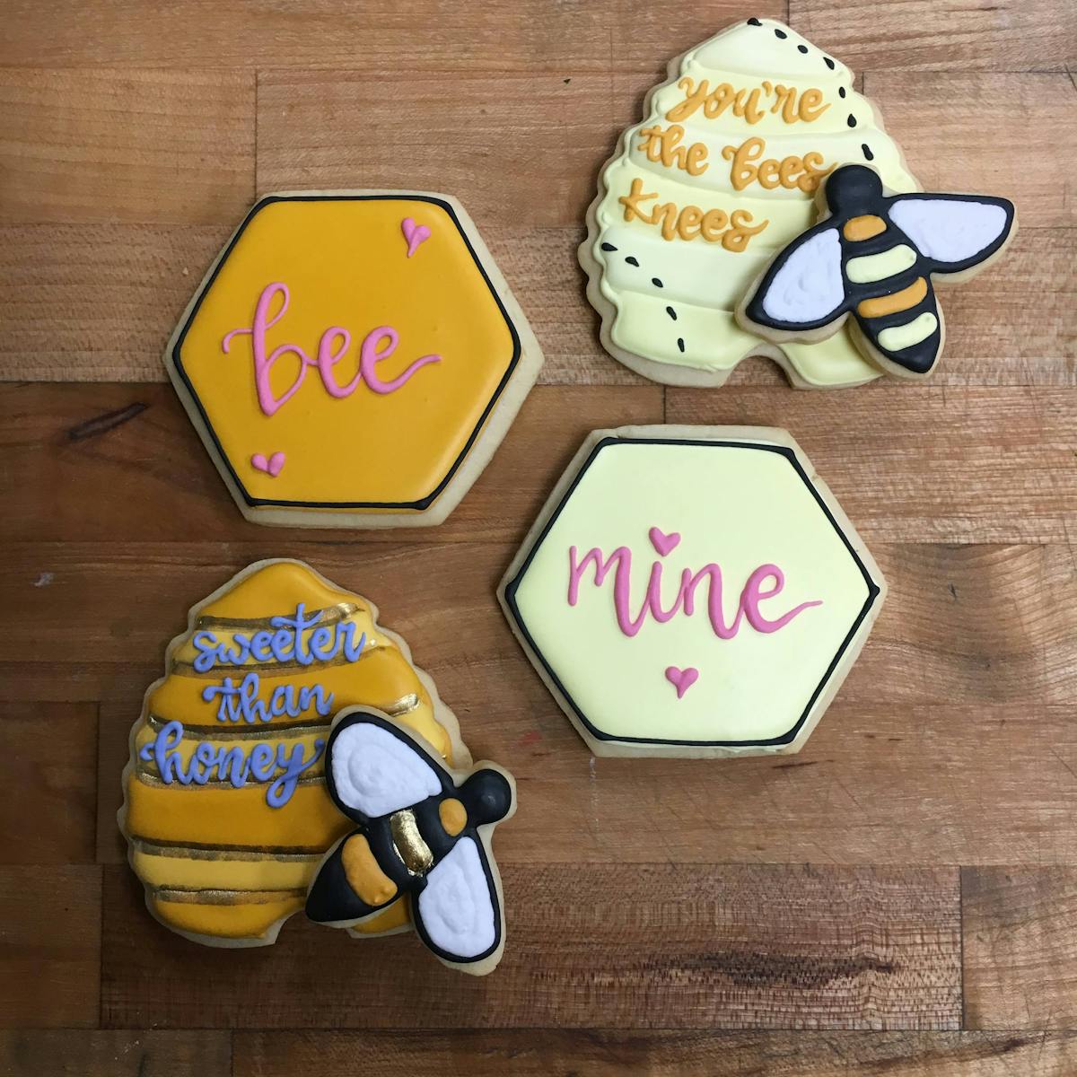 bee themed cookies