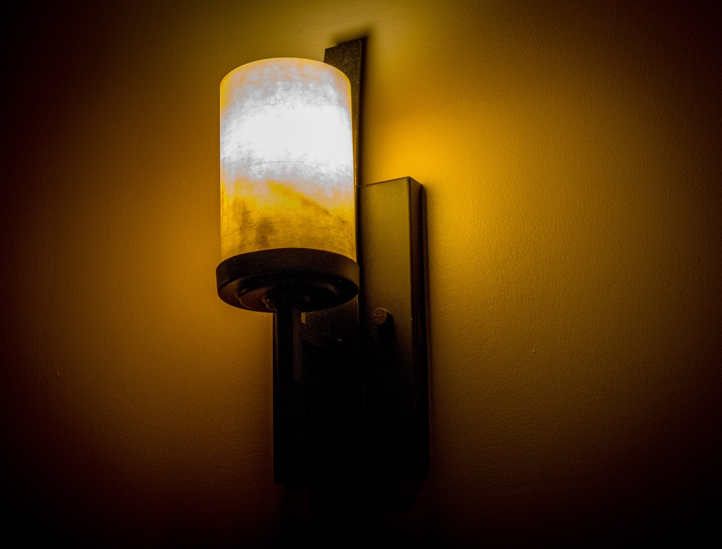 a bright light in front of a mirror