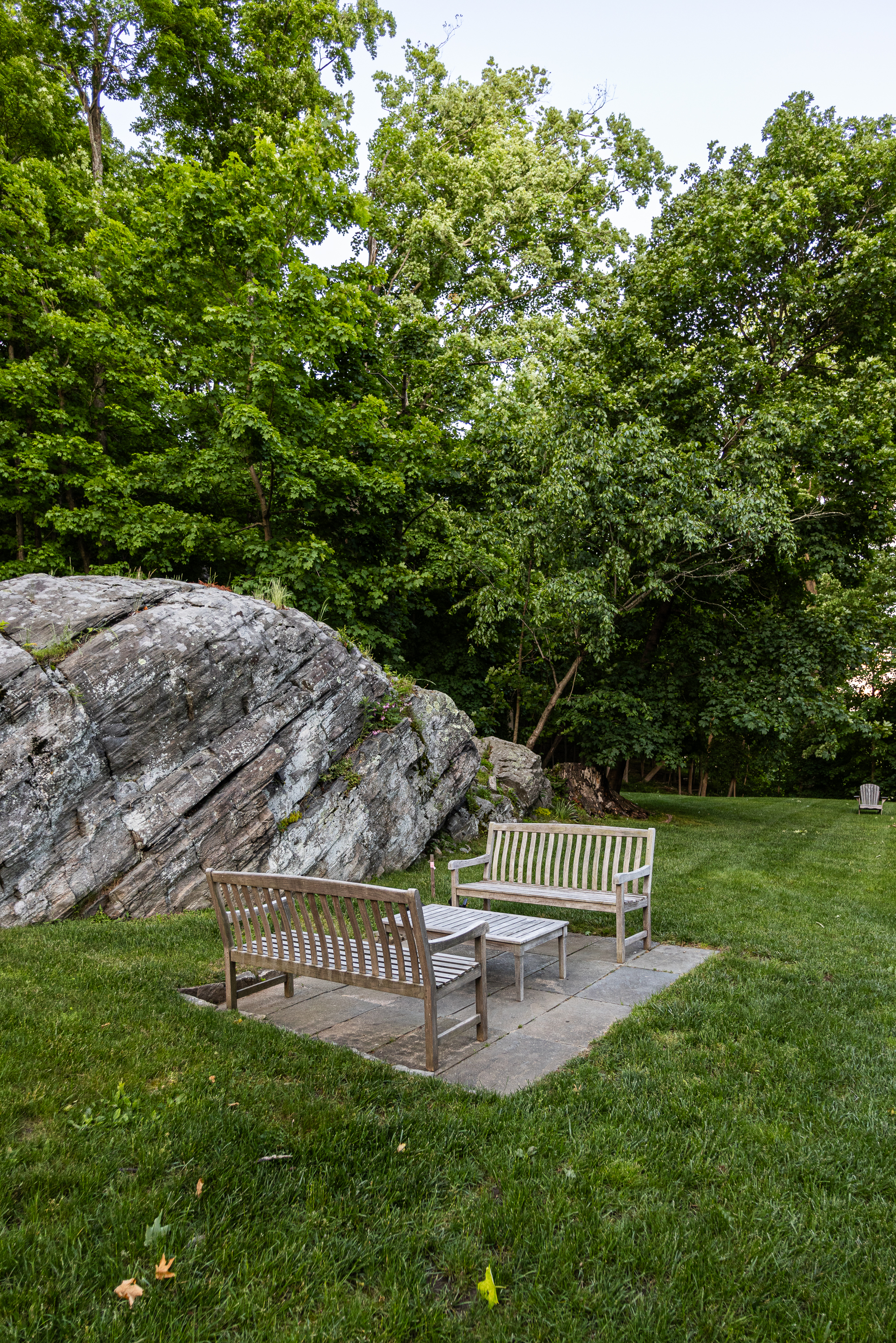 a wooden park bench sitting in the grass