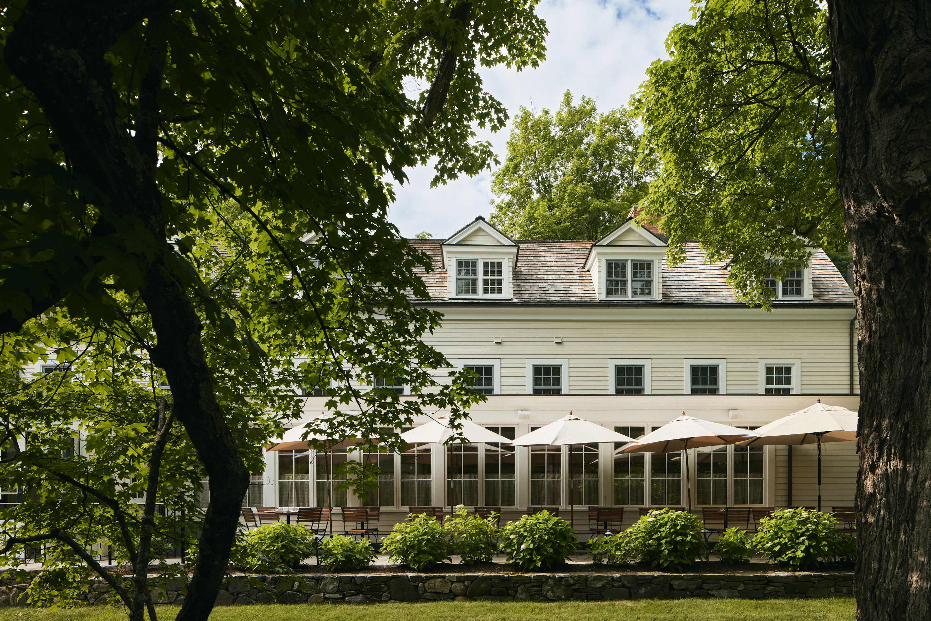 the outside of the inn