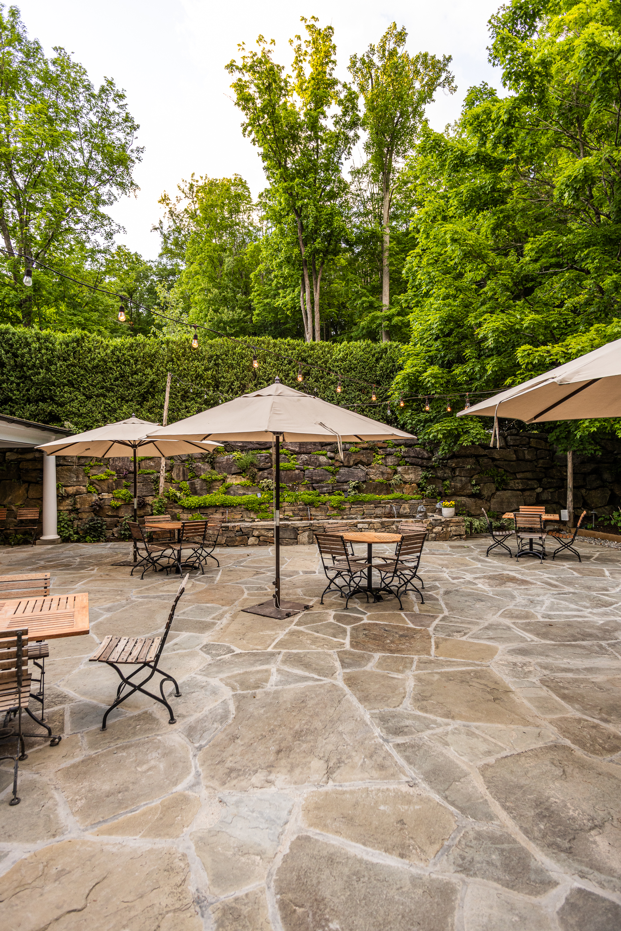 a group of giraffe standing next to a building