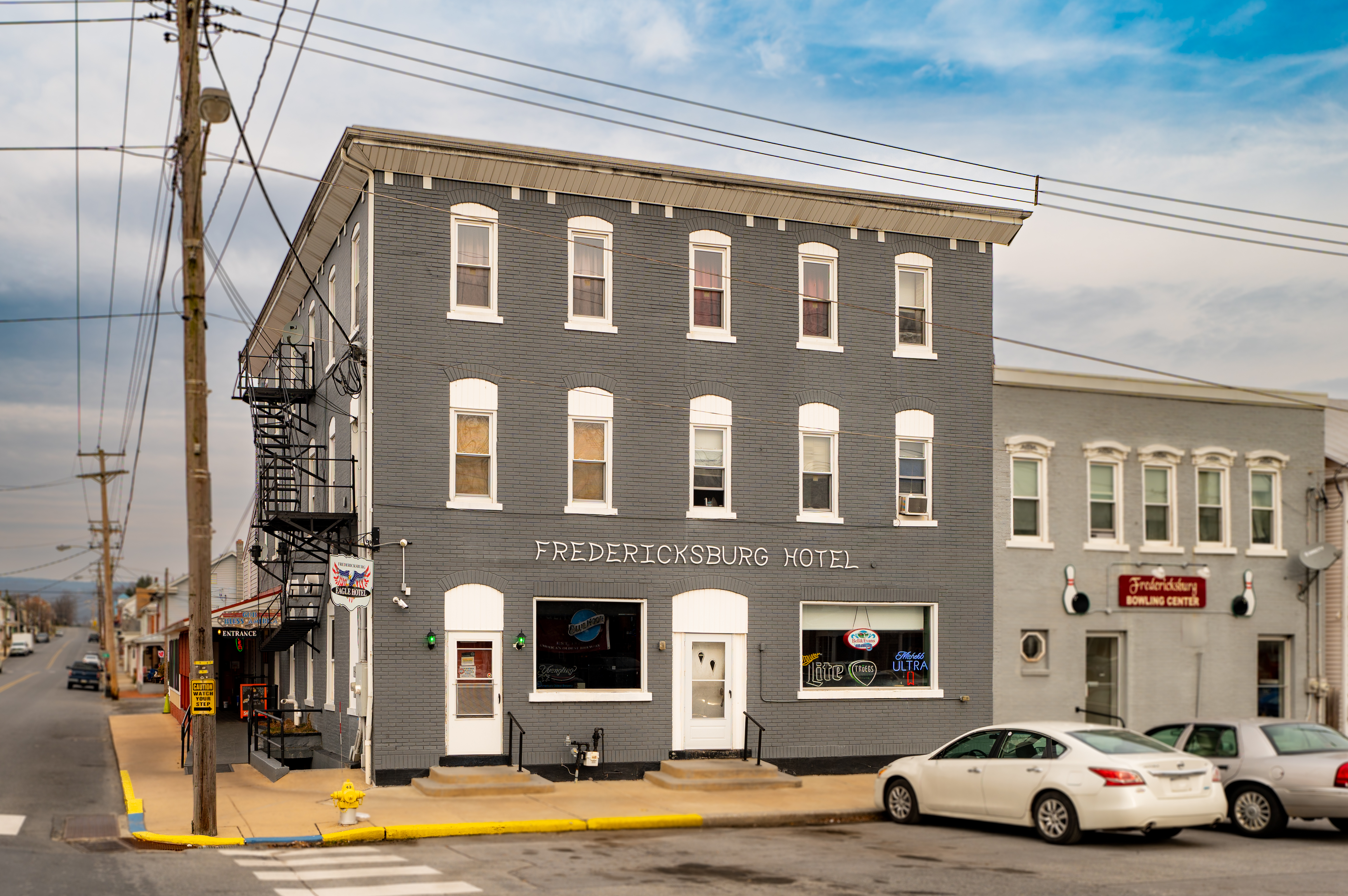 a car parked on the side of a building