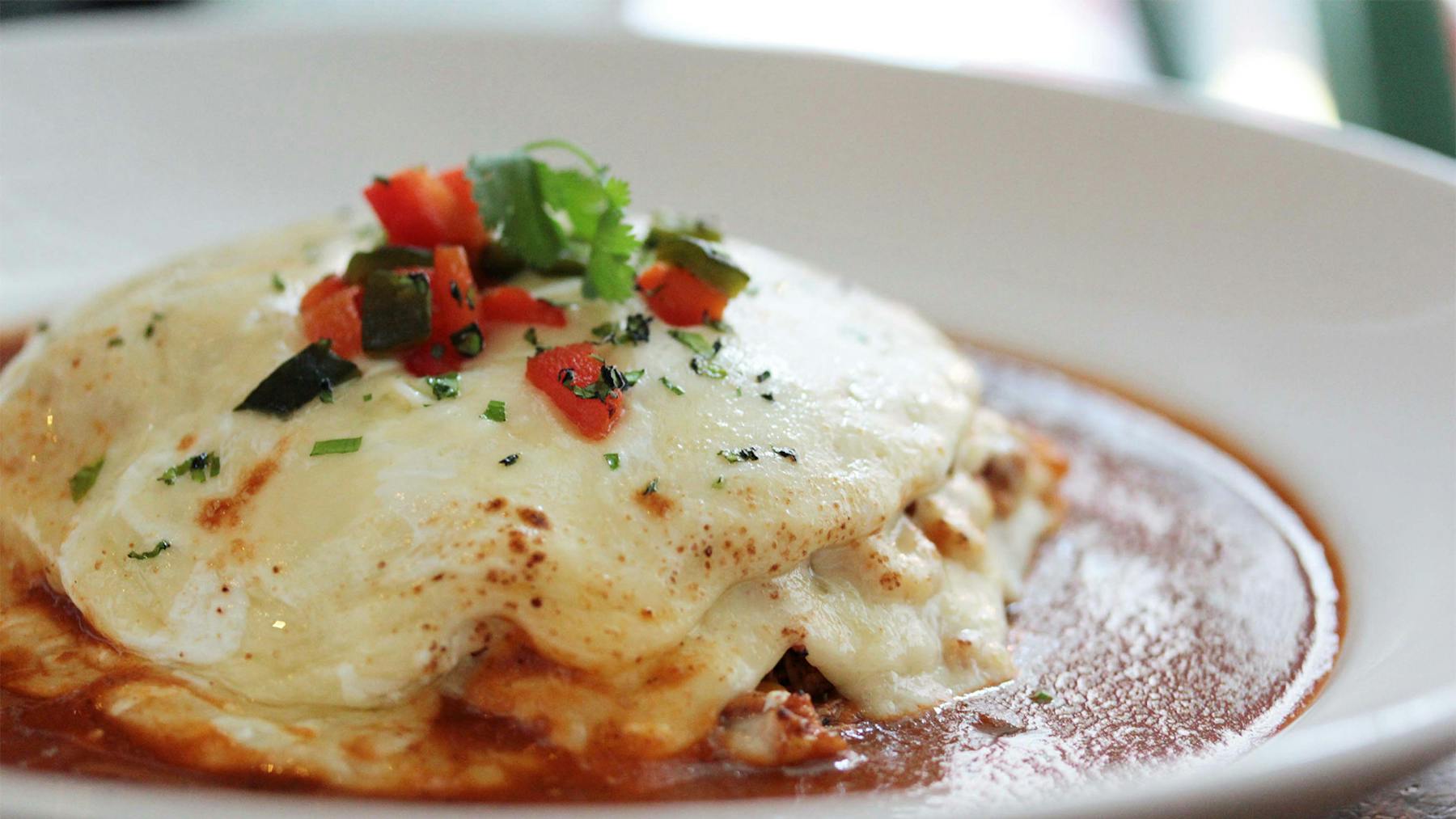a close up of food on a plate, Budín de Pollo