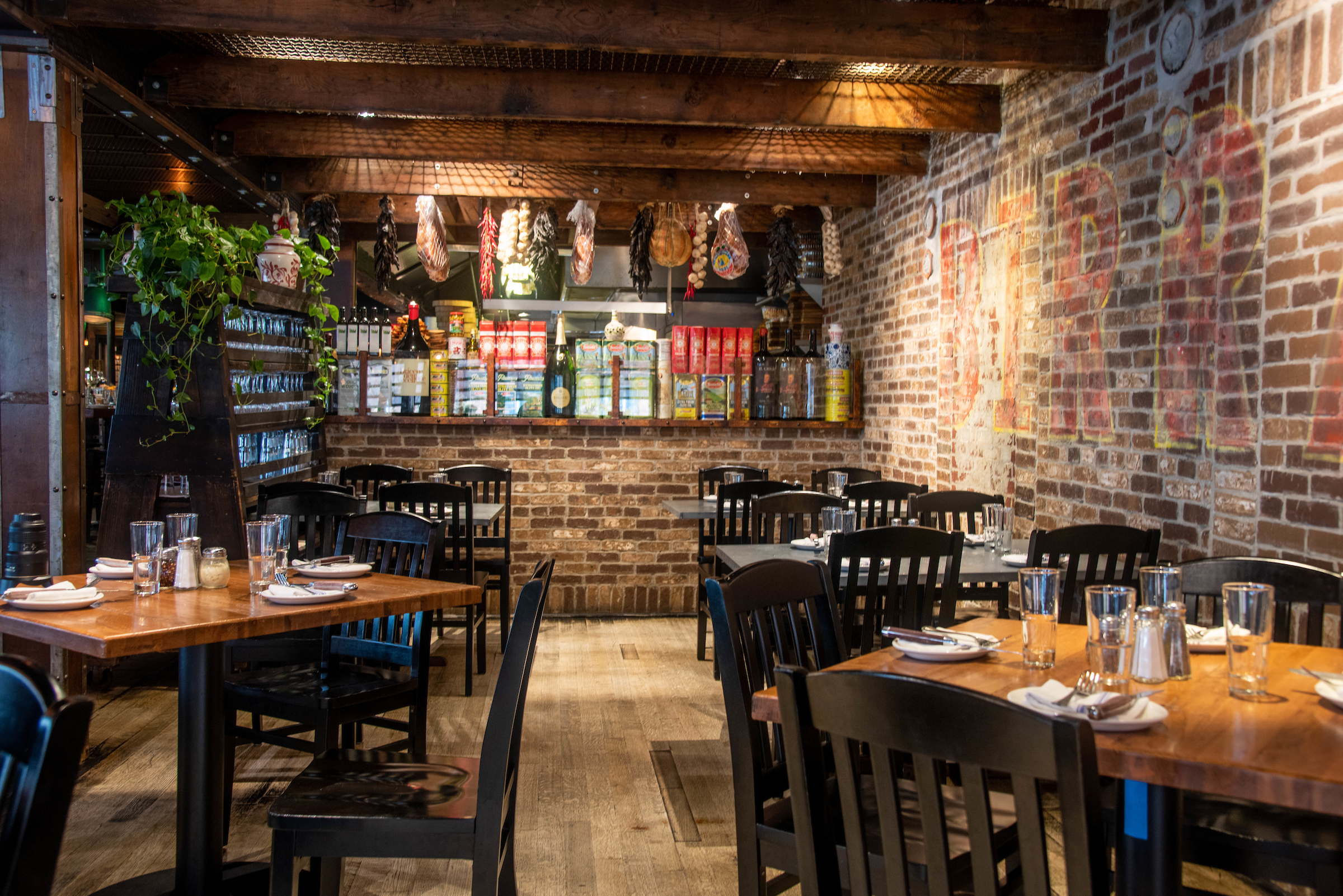 a picture of a restaurant dining room