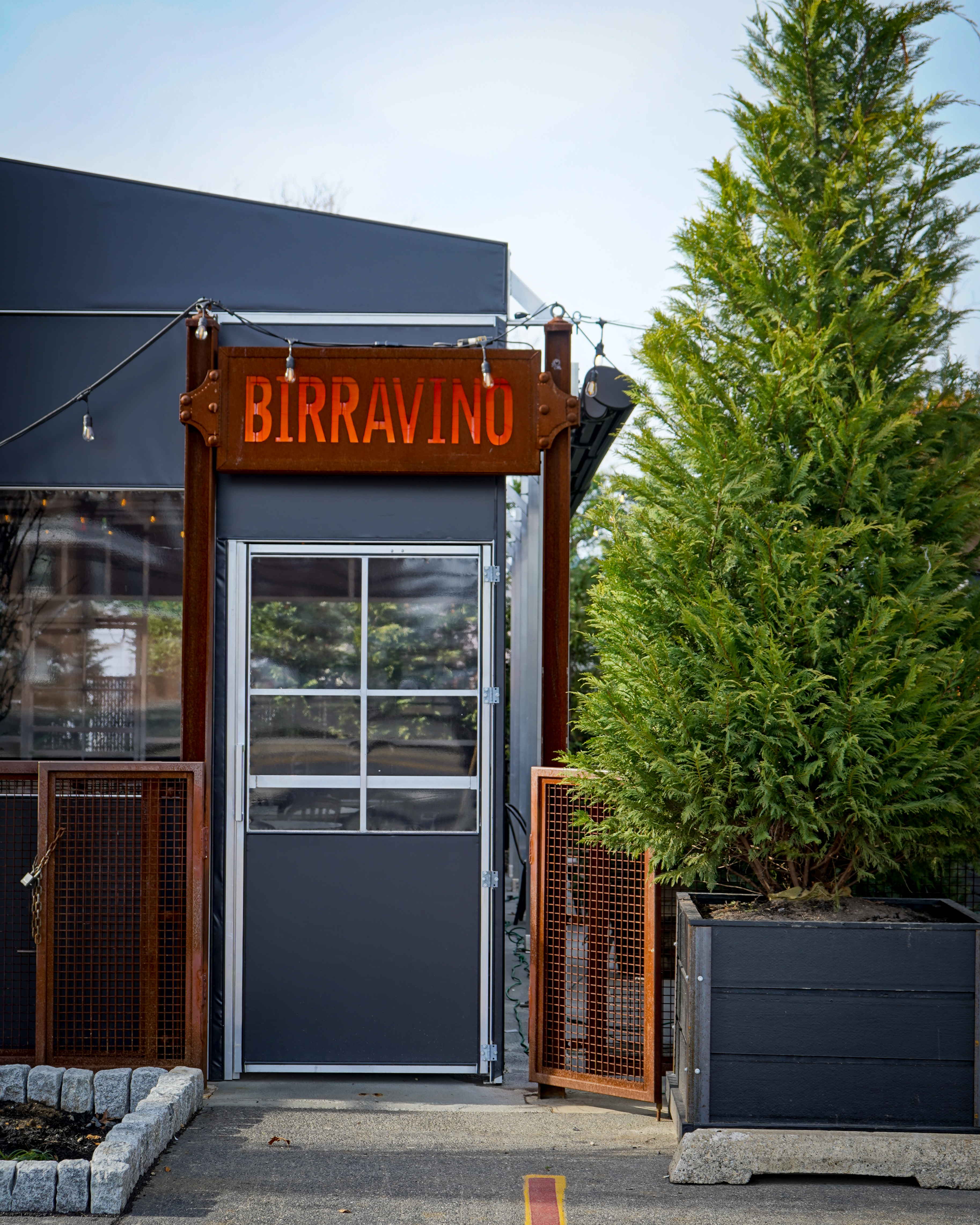 a picture of the outside of a restaurant 