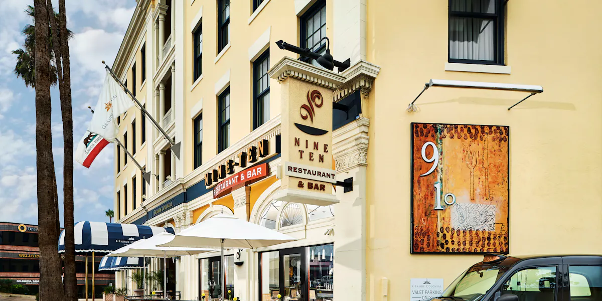 Nine-Ten Restaurant and Bar