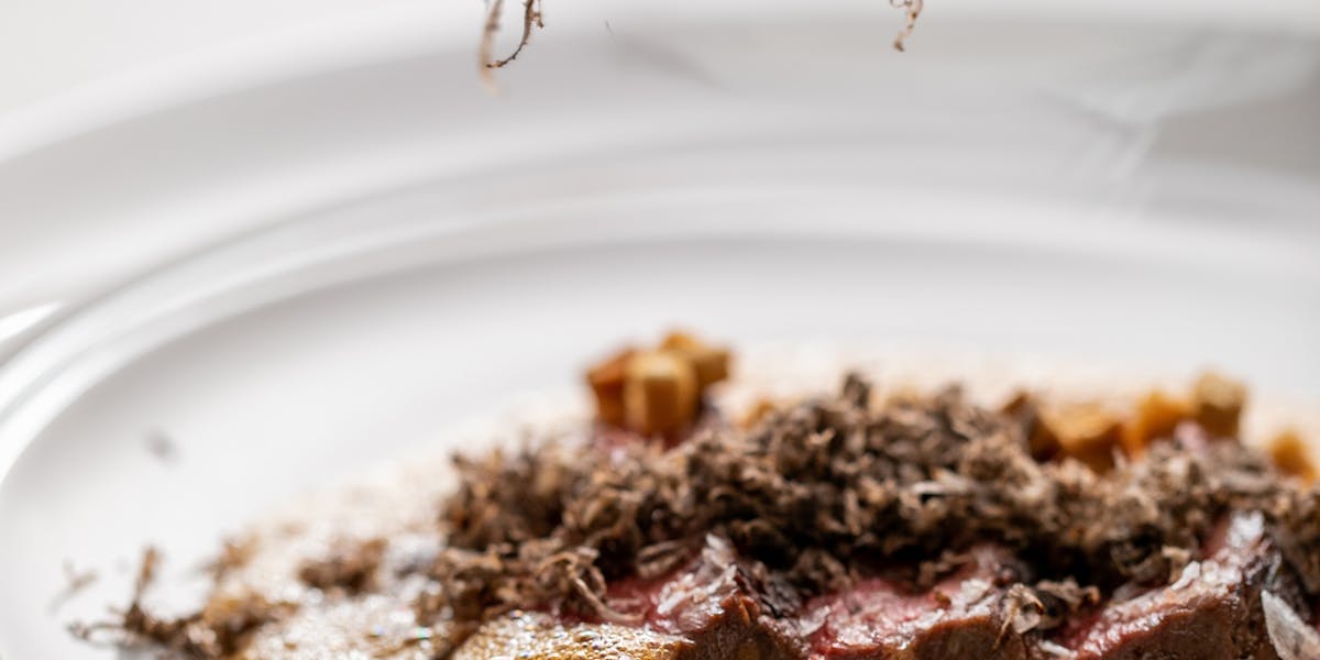 39662Wagu_Beef_Tenderloin_Chef_Engle_Aureole /upload/thumbnail1/2025/2/24/193937/thumb2