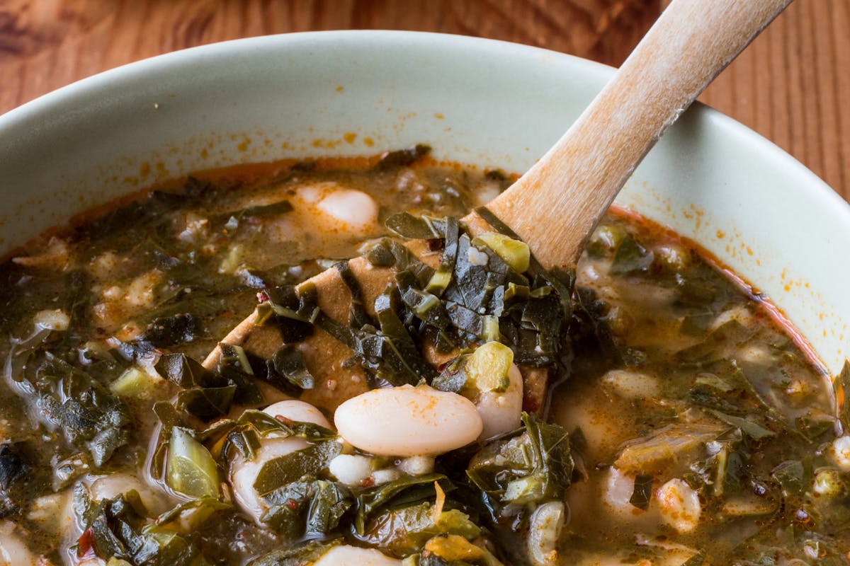 Heart Kale Soup with kidney beans