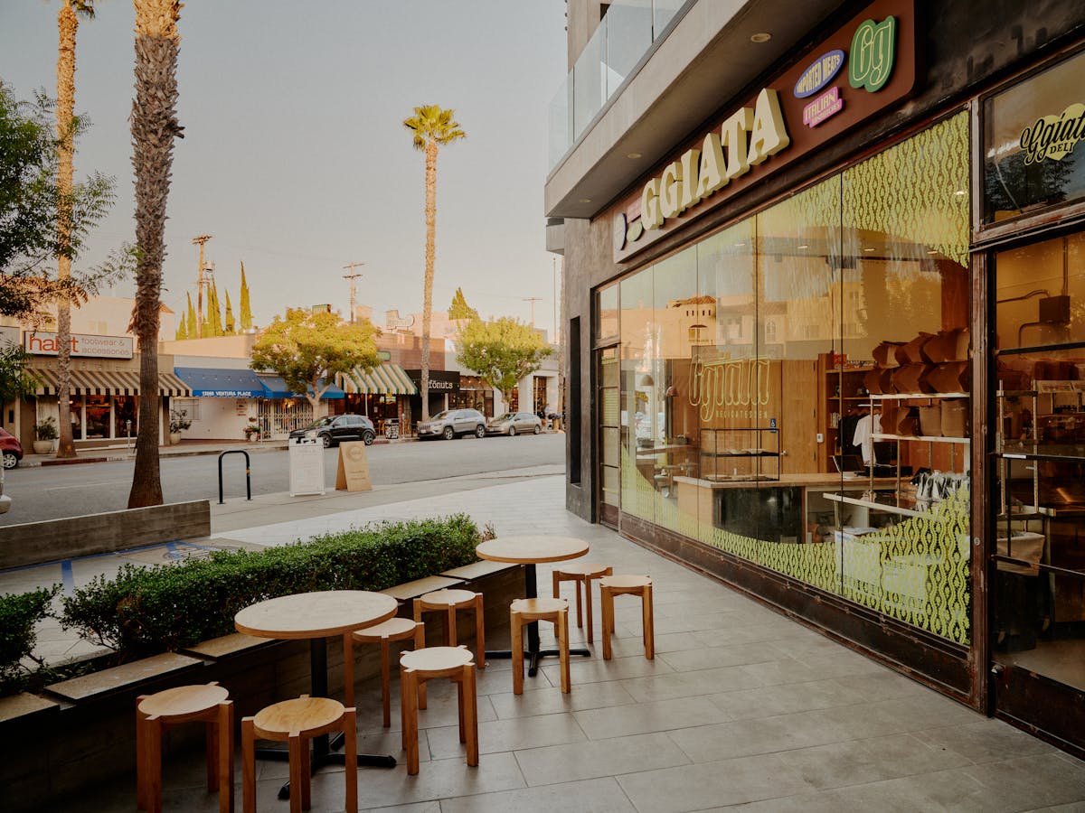 an outdoor eating area