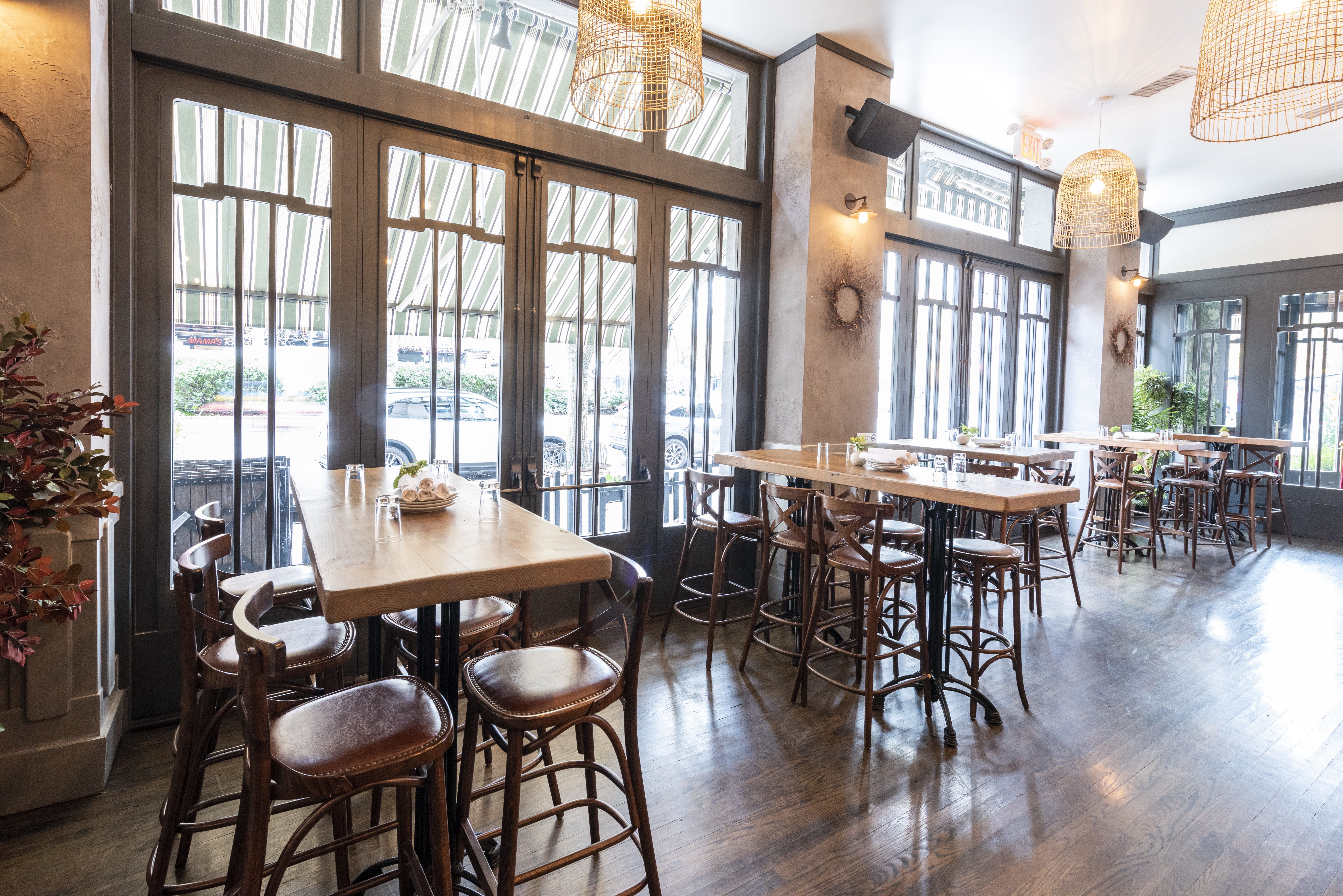 Outdoor dining at The Ellington