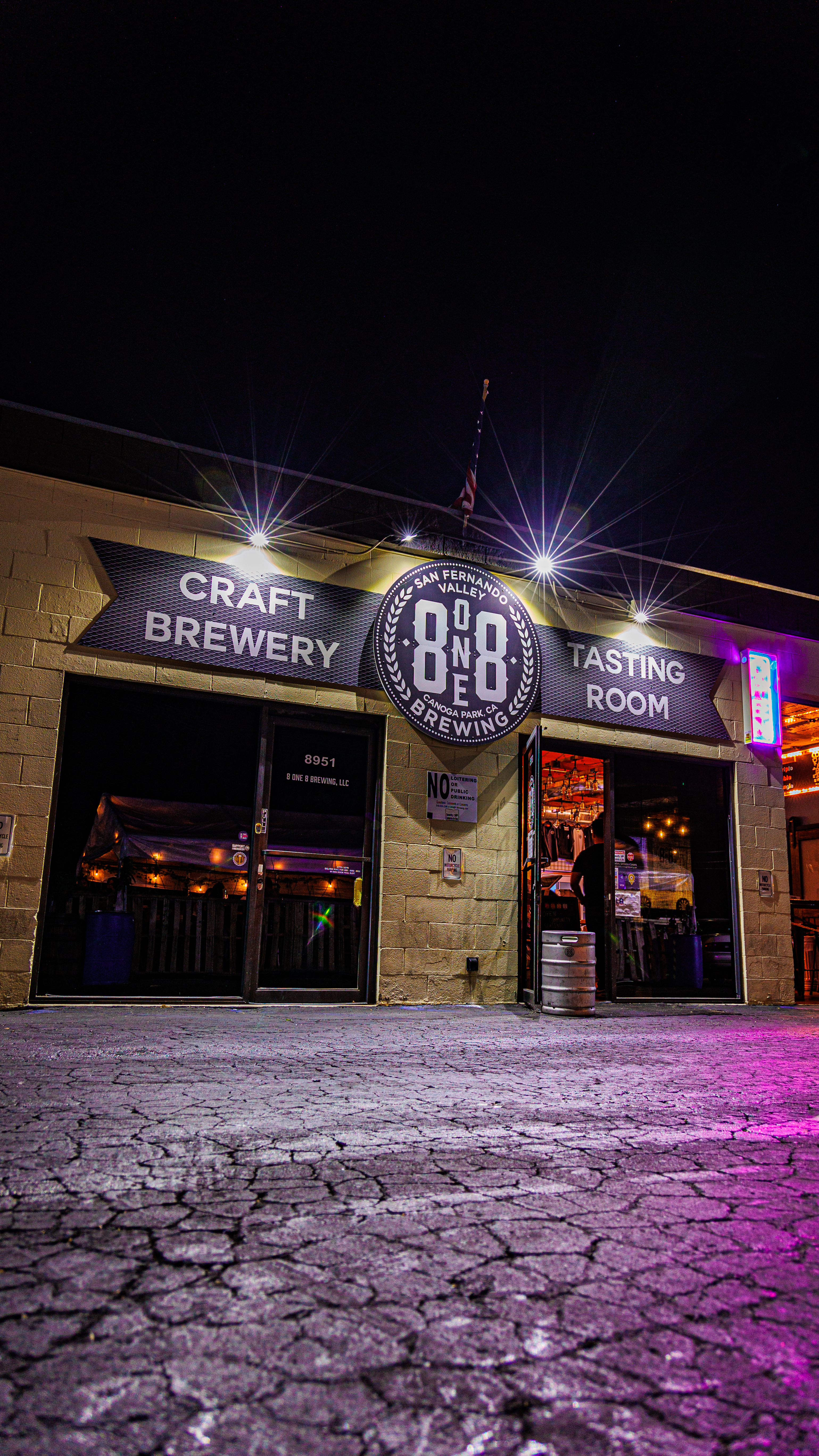 818 BREWERY SIGN ON DESOTO AVE IN CANOGA PARK CRAFT BREWERY TASTING ROOM