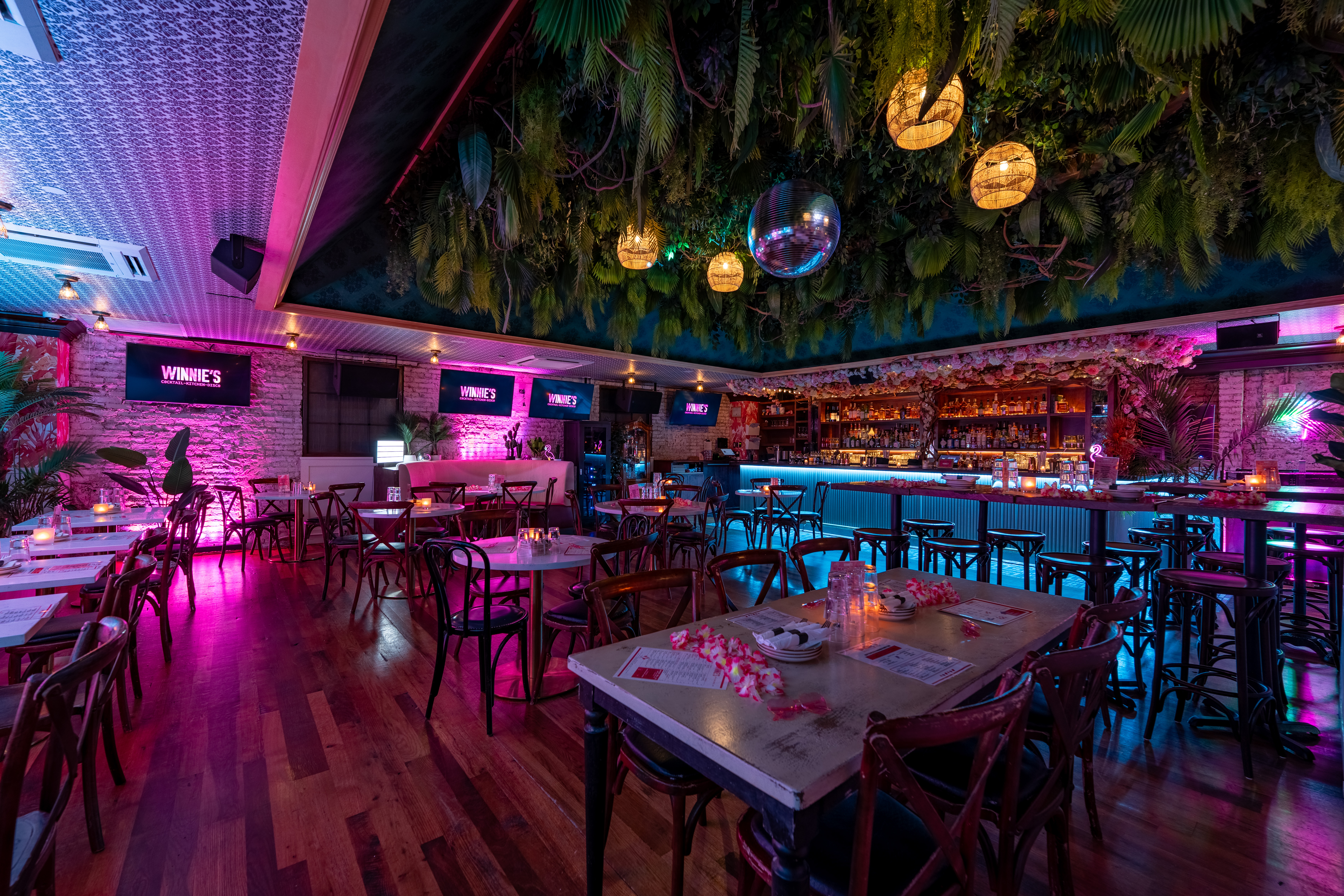 a room filled with furniture and a table in a restaurant