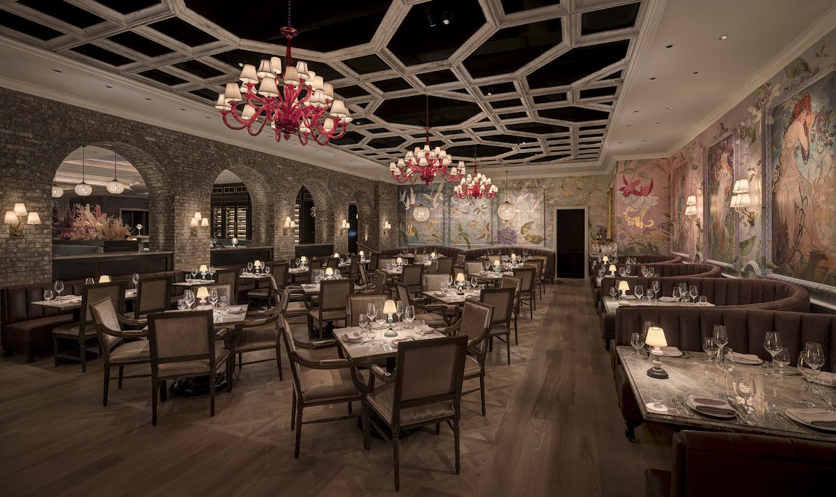 Coquette dining room