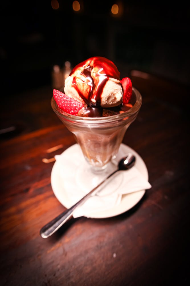 a red apple sitting on top of a wooden table