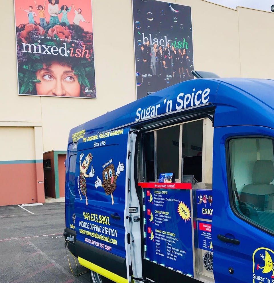 a blue bus parked on the side of a building