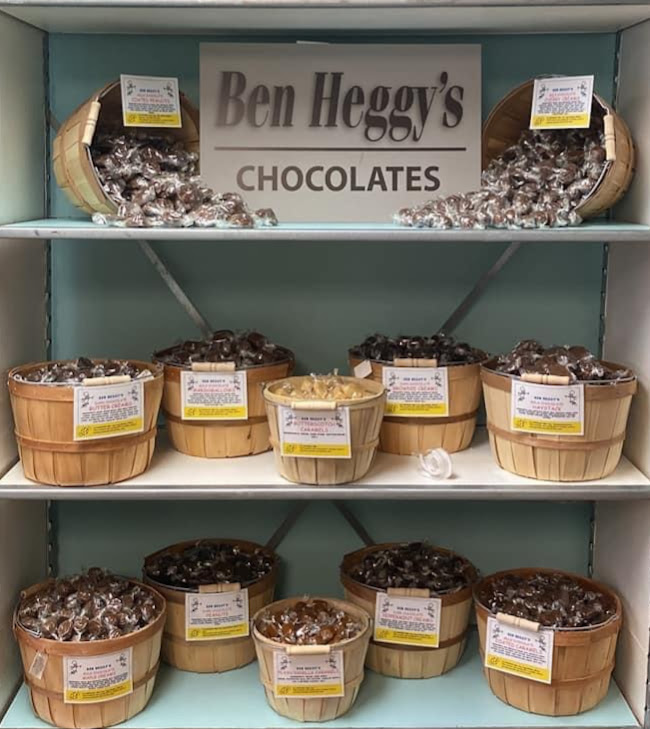 a bunch of items that are on display in a store