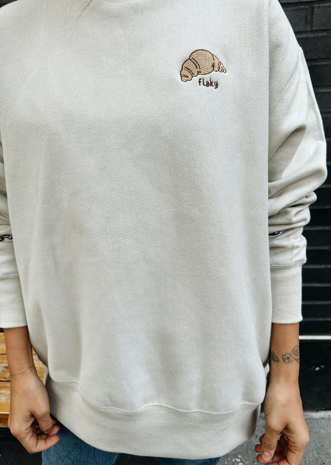 Asser Foresee Kænguru Croissant Crew Neck | Librae Bakery | Middle Eastern Bakery in New York, NY