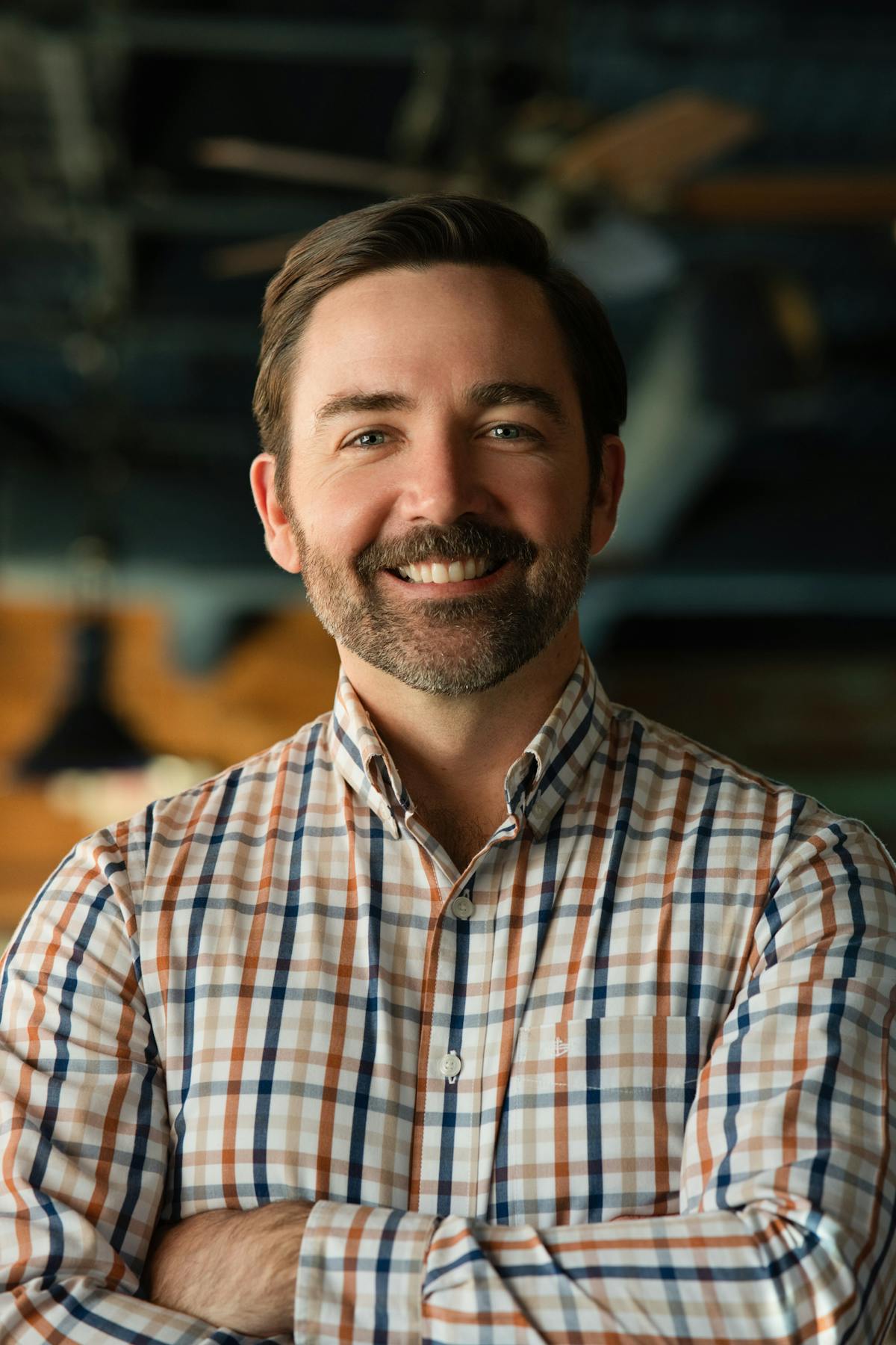 john cosgrove smiles in the dining room of leesburg public house