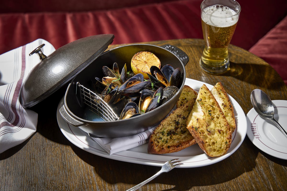 Happy Hour Mussels Special at Chicago French Restaurant