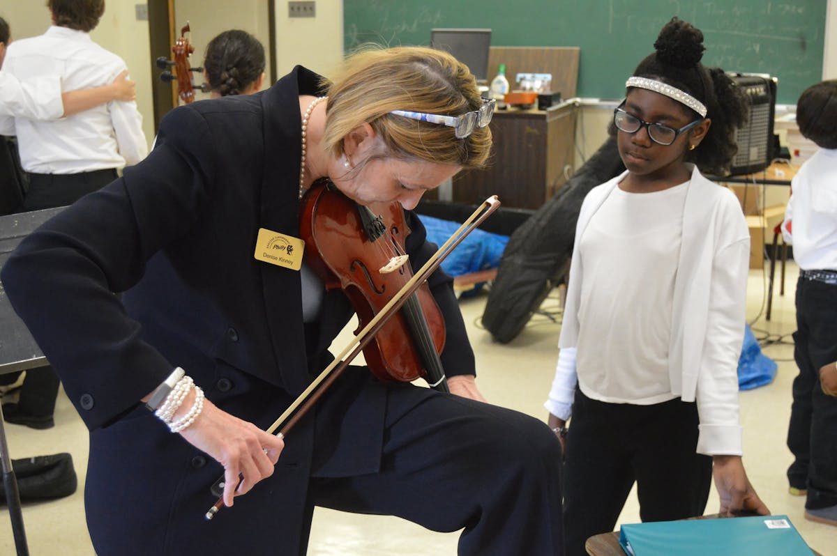 a woman playing the violin