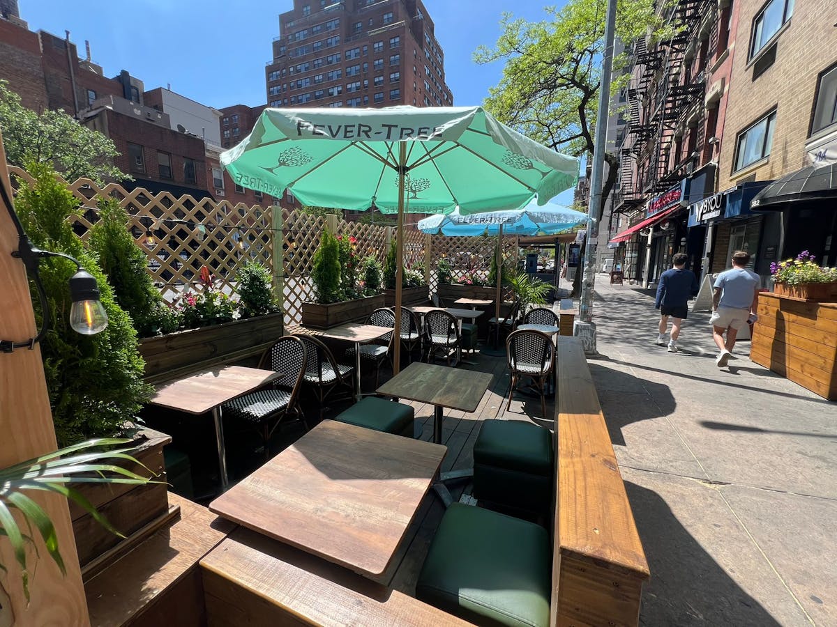 Outdoor Dining in Murray Hill at Tara Rose