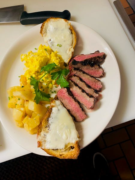 Menus Restaurant in Torrington, CT