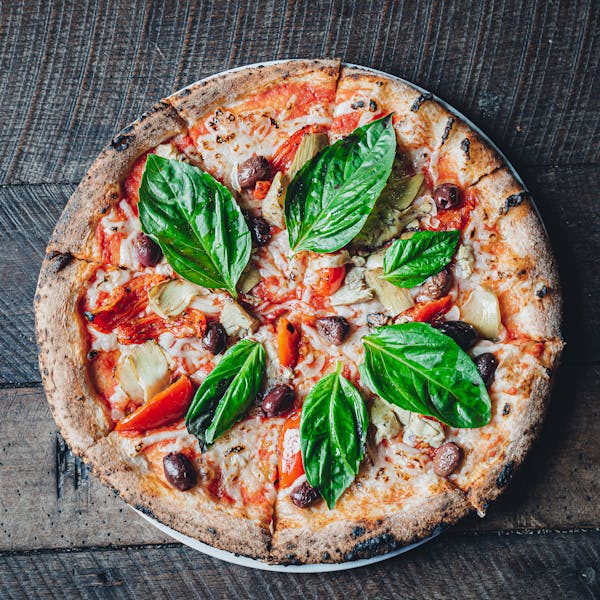 https://images.getbento.com/accounts/539cf56db03377195528ba7f86a78df3/media/images/38196pizza_2.jpg?w=1200&fit=crop&auto=compress,format&h=600