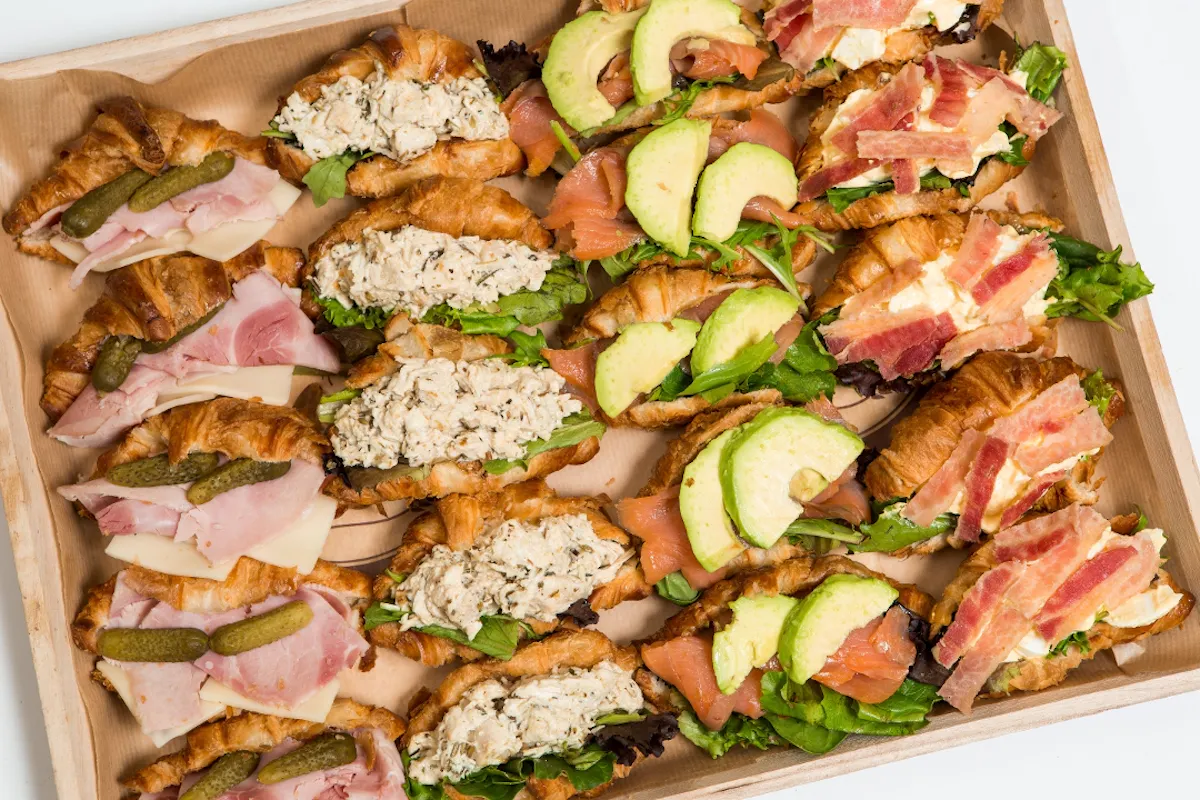 a sandwich cut in half