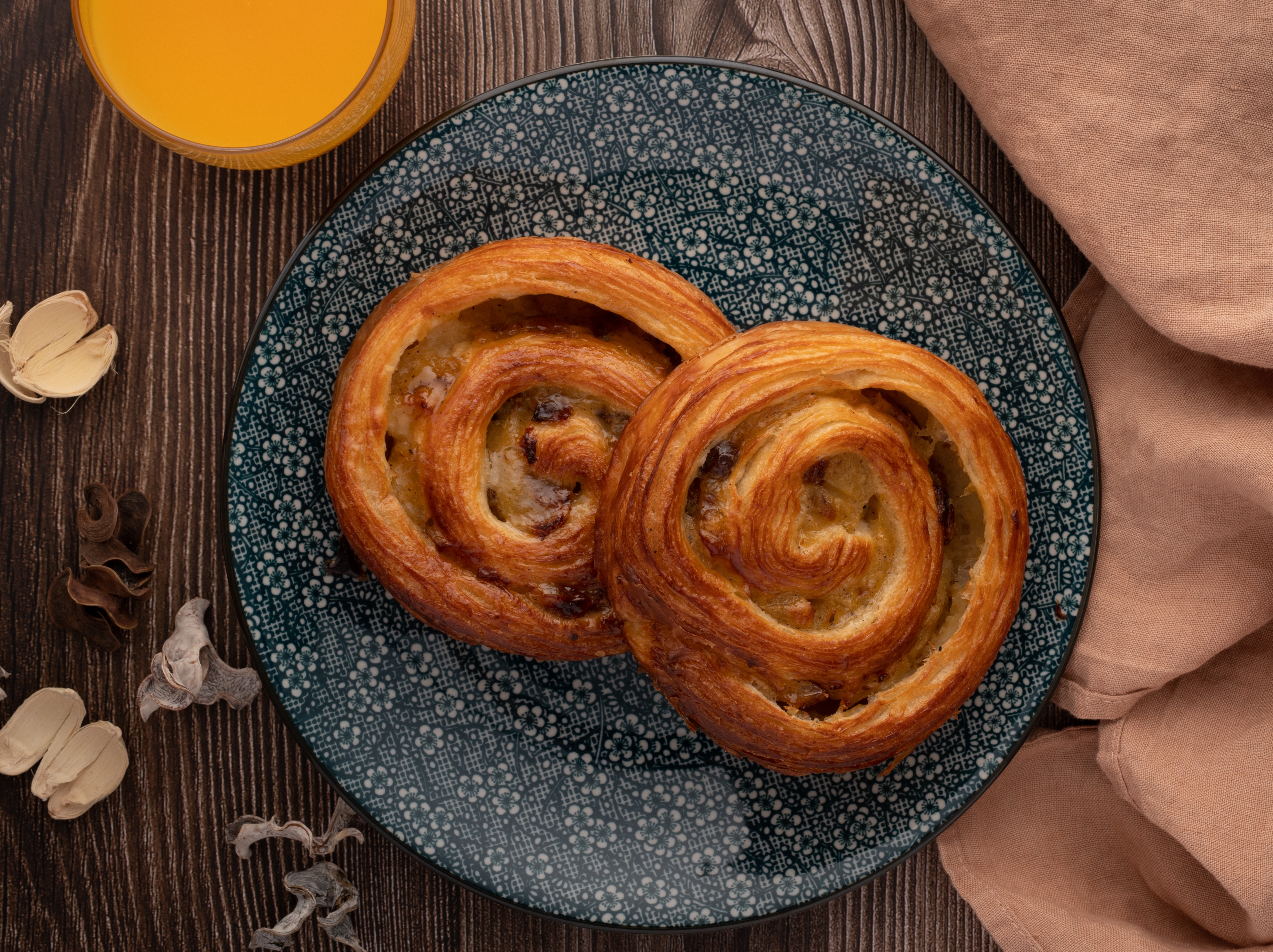 Raisin roll