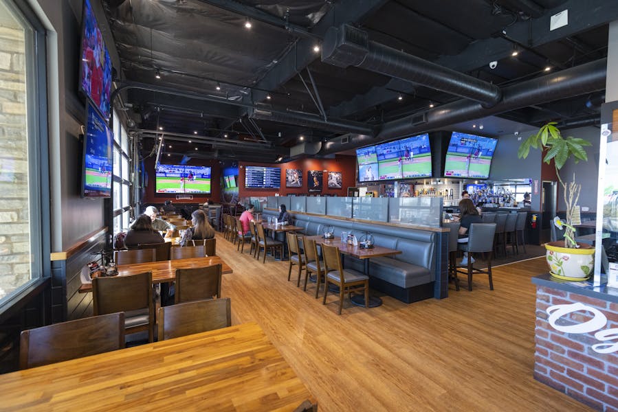 Barstow's Happy Hour Oggi's Pizza Restaurant & Brewhouse in CA