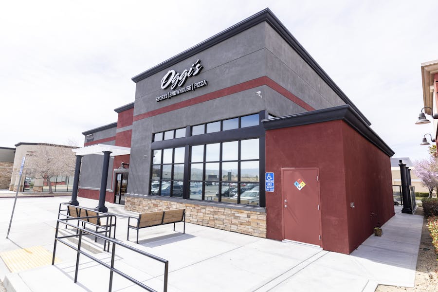 Apple Valley Hours + Location Oggi's Pizza Restaurant & Brewhouse