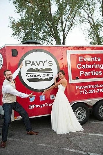 a picture of a food truck