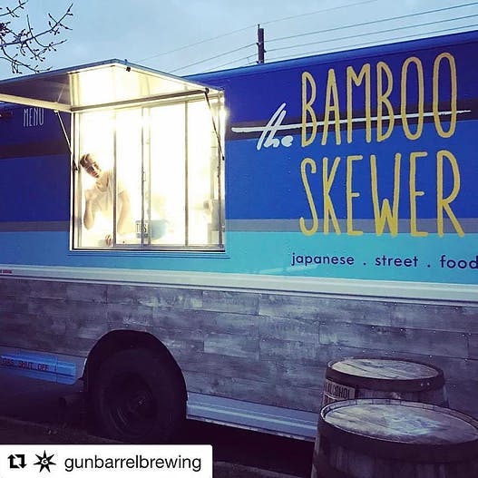 a picture of a food truck