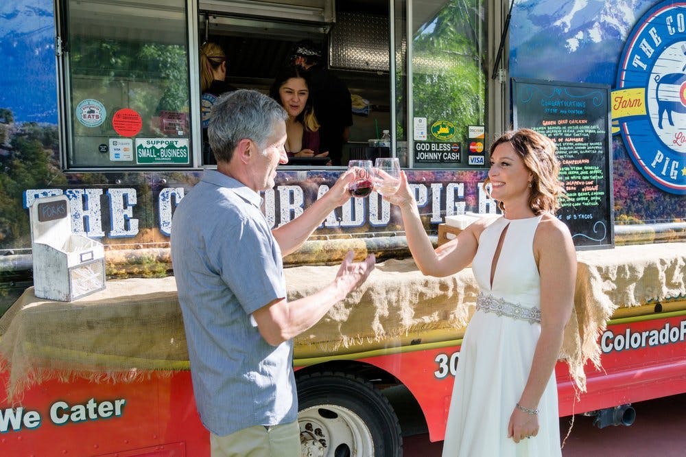 a picture of a food truck